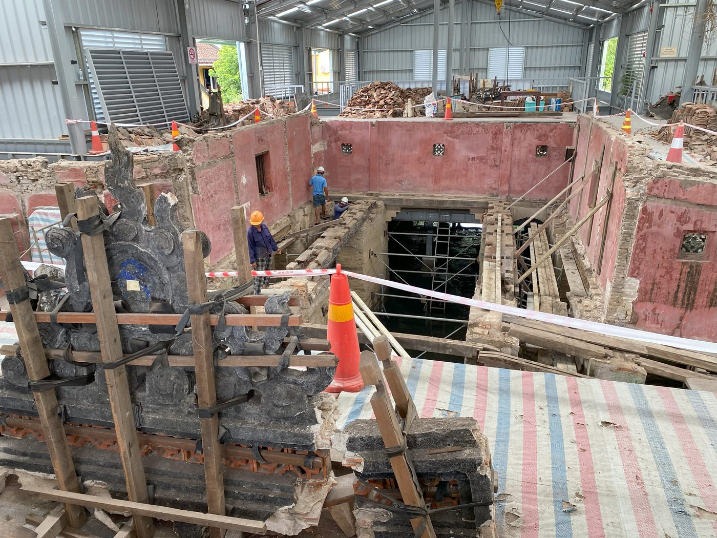 The bridge under its work canopy, 2023